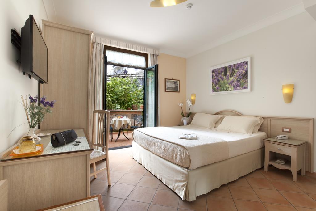 Relais Villa Angiolina Sorrento Exterior foto